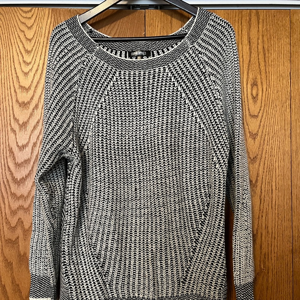 Black and White Crew Neck Sweater with Ribbed Knit